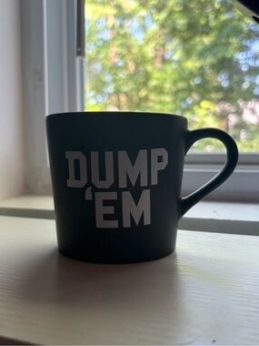 Black 'DUMP 'EM' Ceramic Coffee Mug